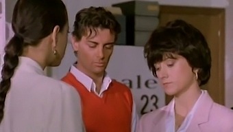 Sandrullo 84'Ün Italyan Arkadan Eylemiyle Ilgili Retro Porno Raporu