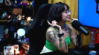 Martina Oliveira Si Eccita Con L'Impressionante Membro Di Ruan In Questo Video..