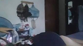 Video Registrato Segretamente Del Tempo Di Gioco Da Solo Della Matrigna Mentre Papà È Via