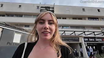 Естествени Цици И Естествена Путка В Нудистки Град.